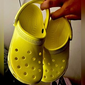 Crocs (Yellow)